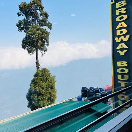 Luxury Stay At Hotel Broadway Boutique Mall Road Chowrasta Near Mahakal Temple Darjeeling  Buitenkant foto