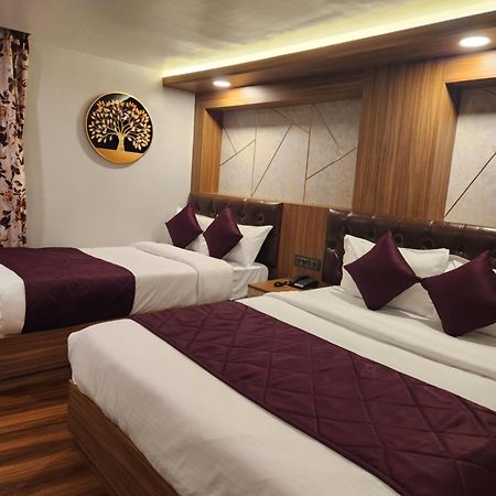 Luxury Stay At Hotel Broadway Boutique Mall Road Chowrasta Near Mahakal Temple Darjeeling  Buitenkant foto