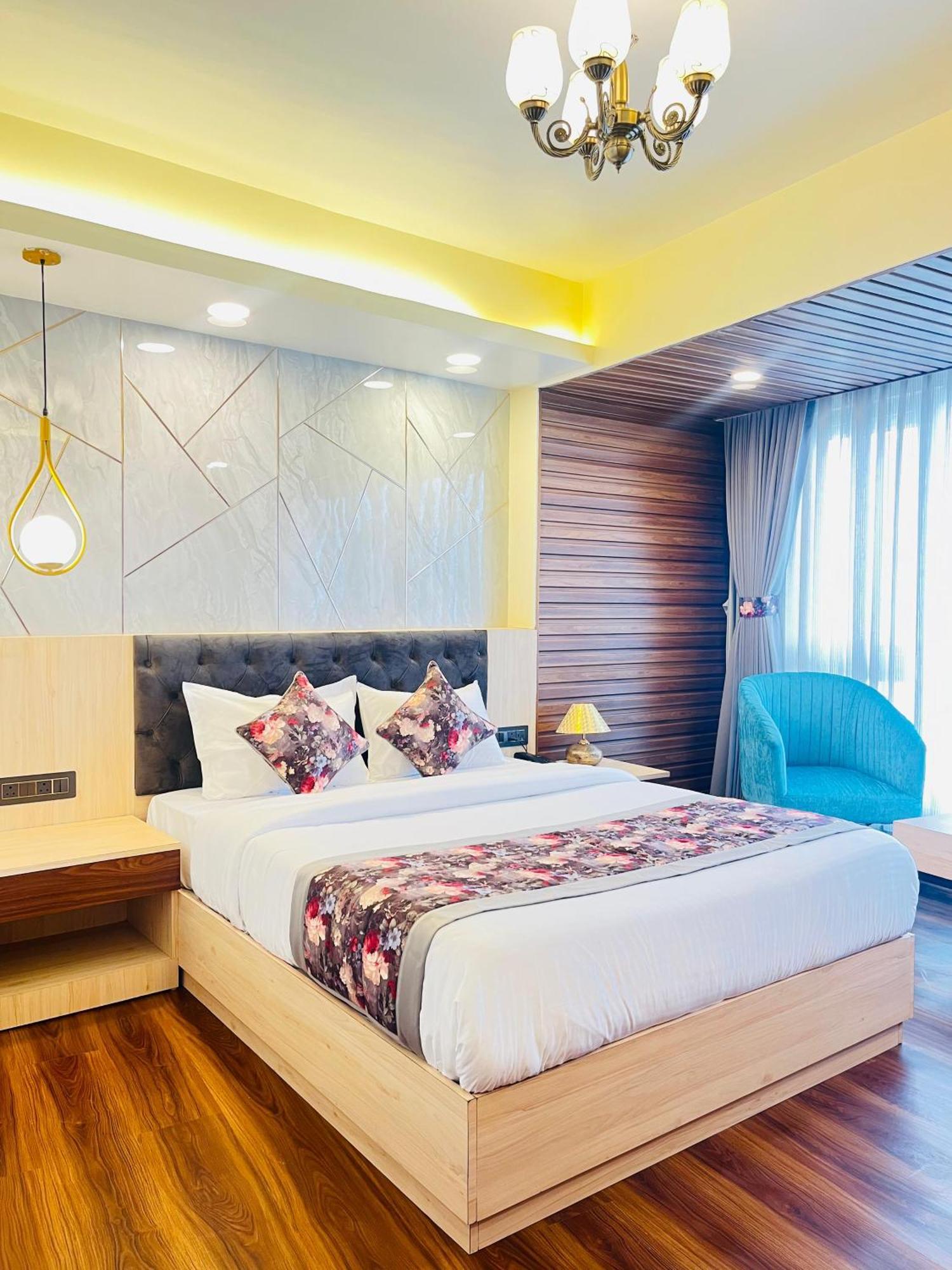Luxury Stay At Hotel Broadway Boutique Mall Road Chowrasta Near Mahakal Temple Darjeeling  Buitenkant foto
