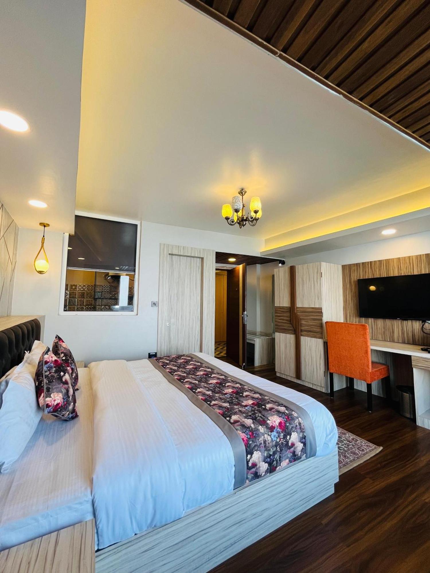 Luxury Stay At Hotel Broadway Boutique Mall Road Chowrasta Near Mahakal Temple Darjeeling  Buitenkant foto
