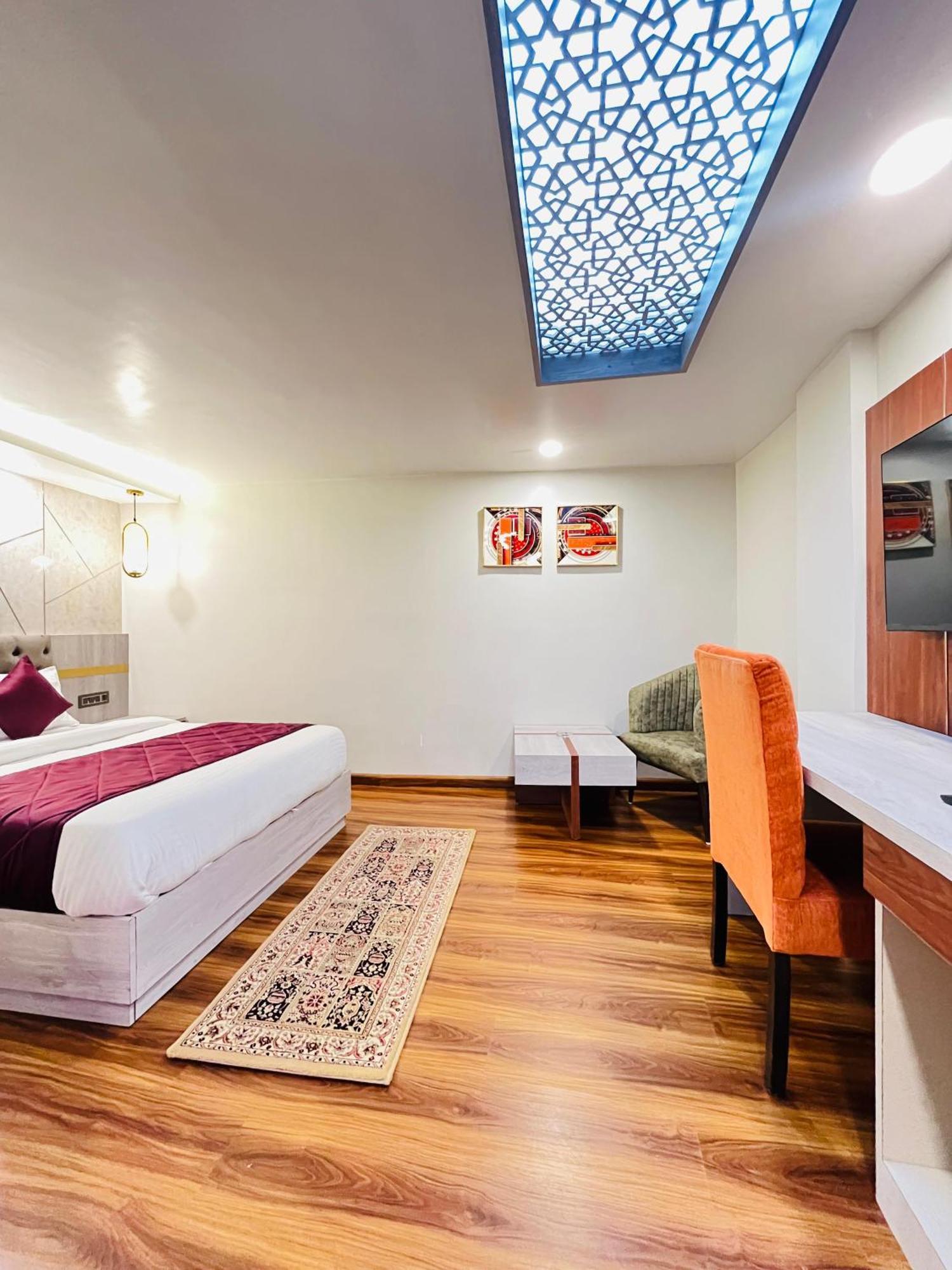 Luxury Stay At Hotel Broadway Boutique Mall Road Chowrasta Near Mahakal Temple Darjeeling  Buitenkant foto