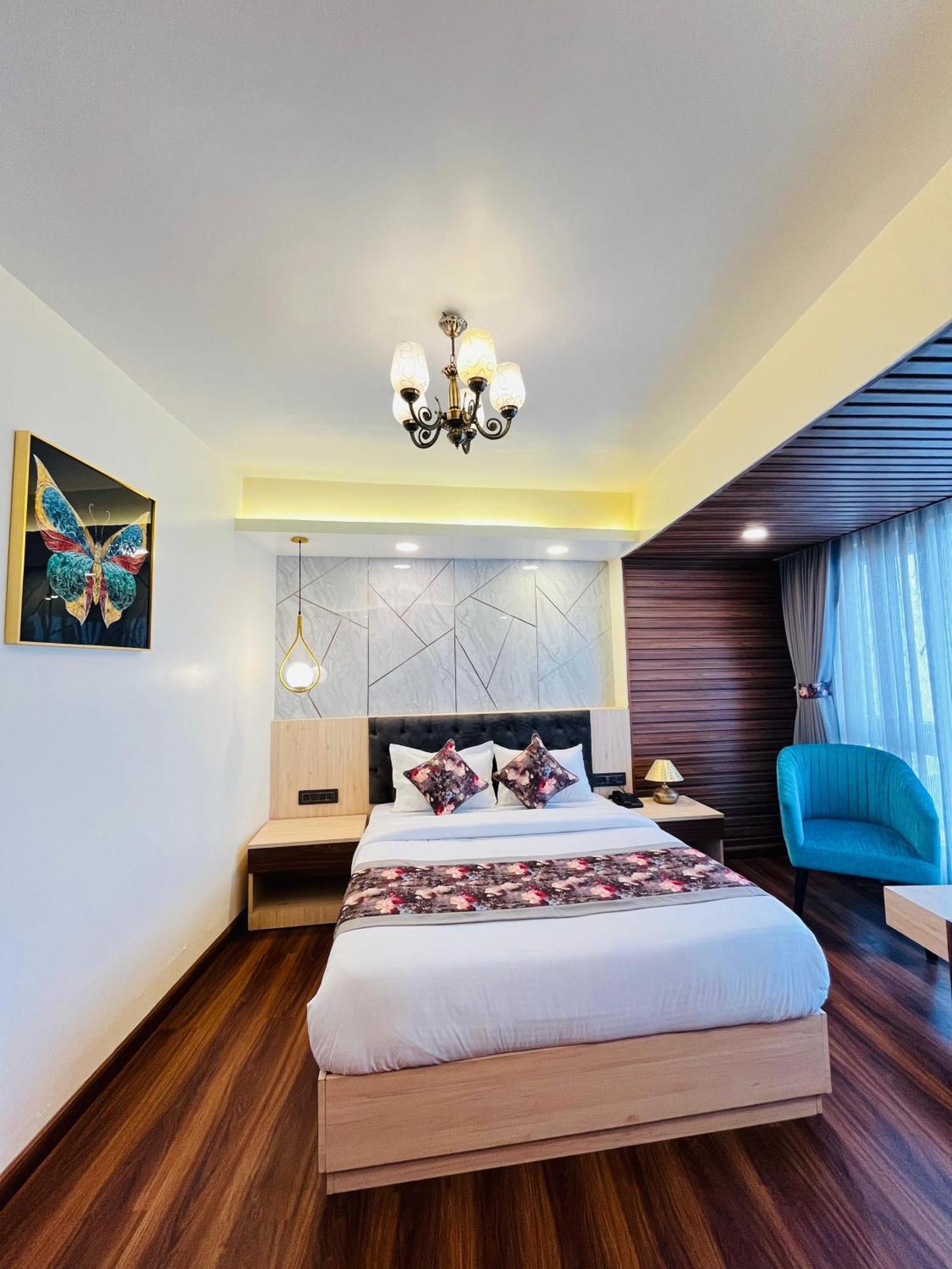 Luxury Stay At Hotel Broadway Boutique Mall Road Chowrasta Near Mahakal Temple Darjeeling  Buitenkant foto