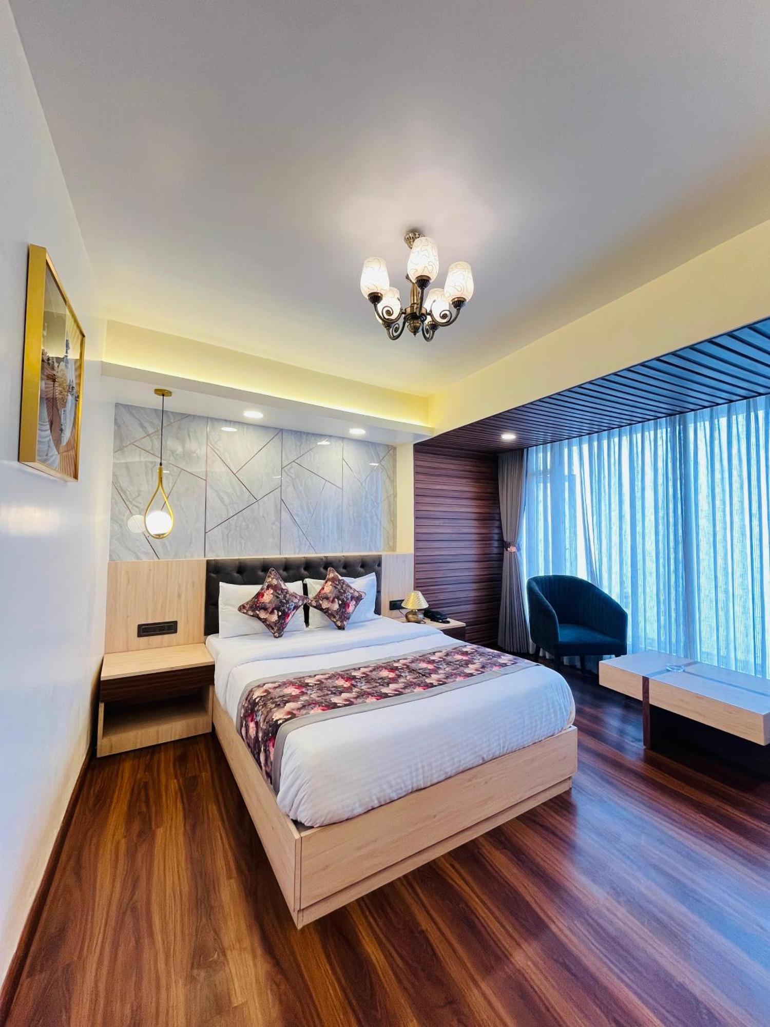 Luxury Stay At Hotel Broadway Boutique Mall Road Chowrasta Near Mahakal Temple Darjeeling  Buitenkant foto
