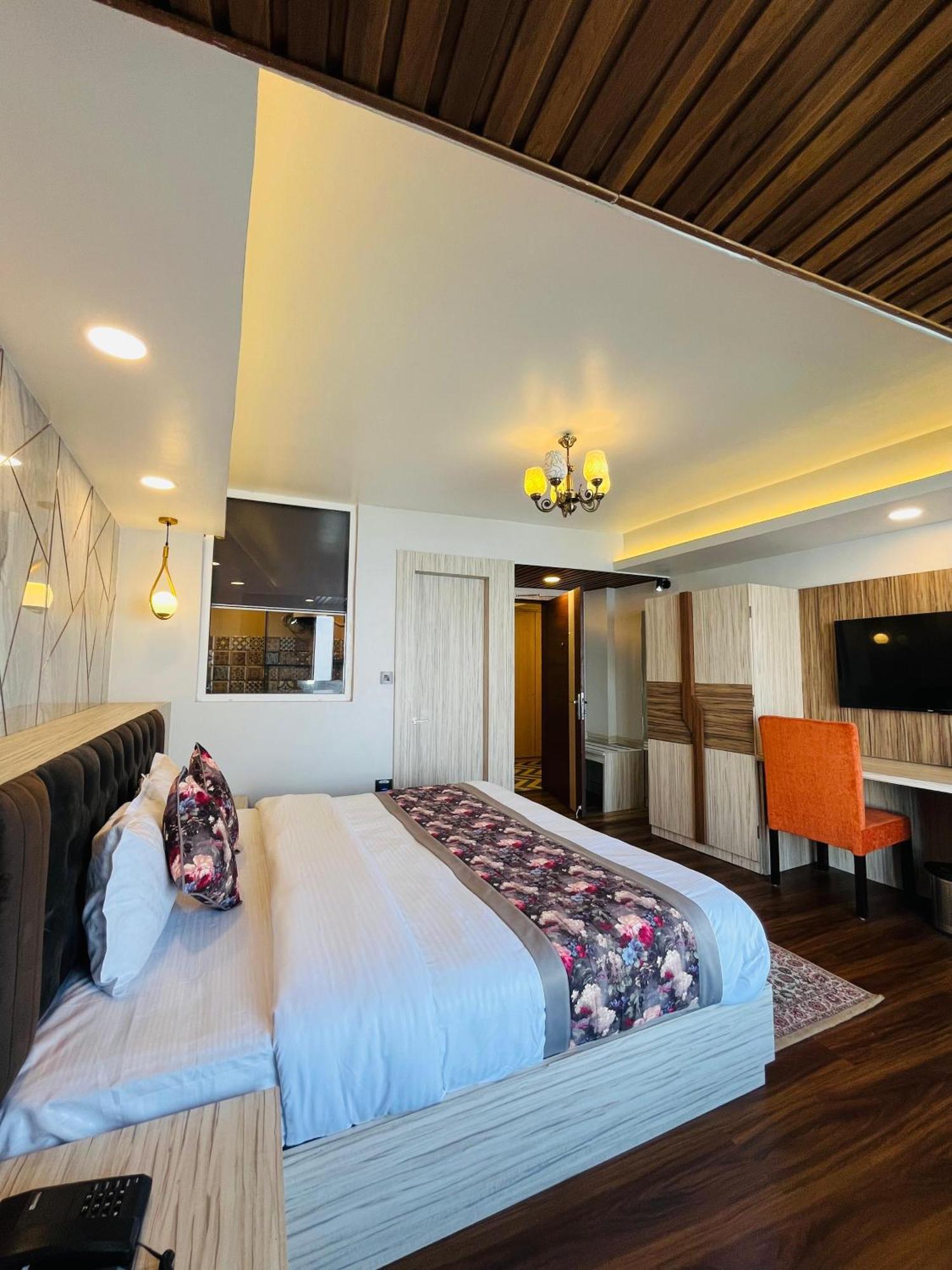 Luxury Stay At Hotel Broadway Boutique Mall Road Chowrasta Near Mahakal Temple Darjeeling  Buitenkant foto