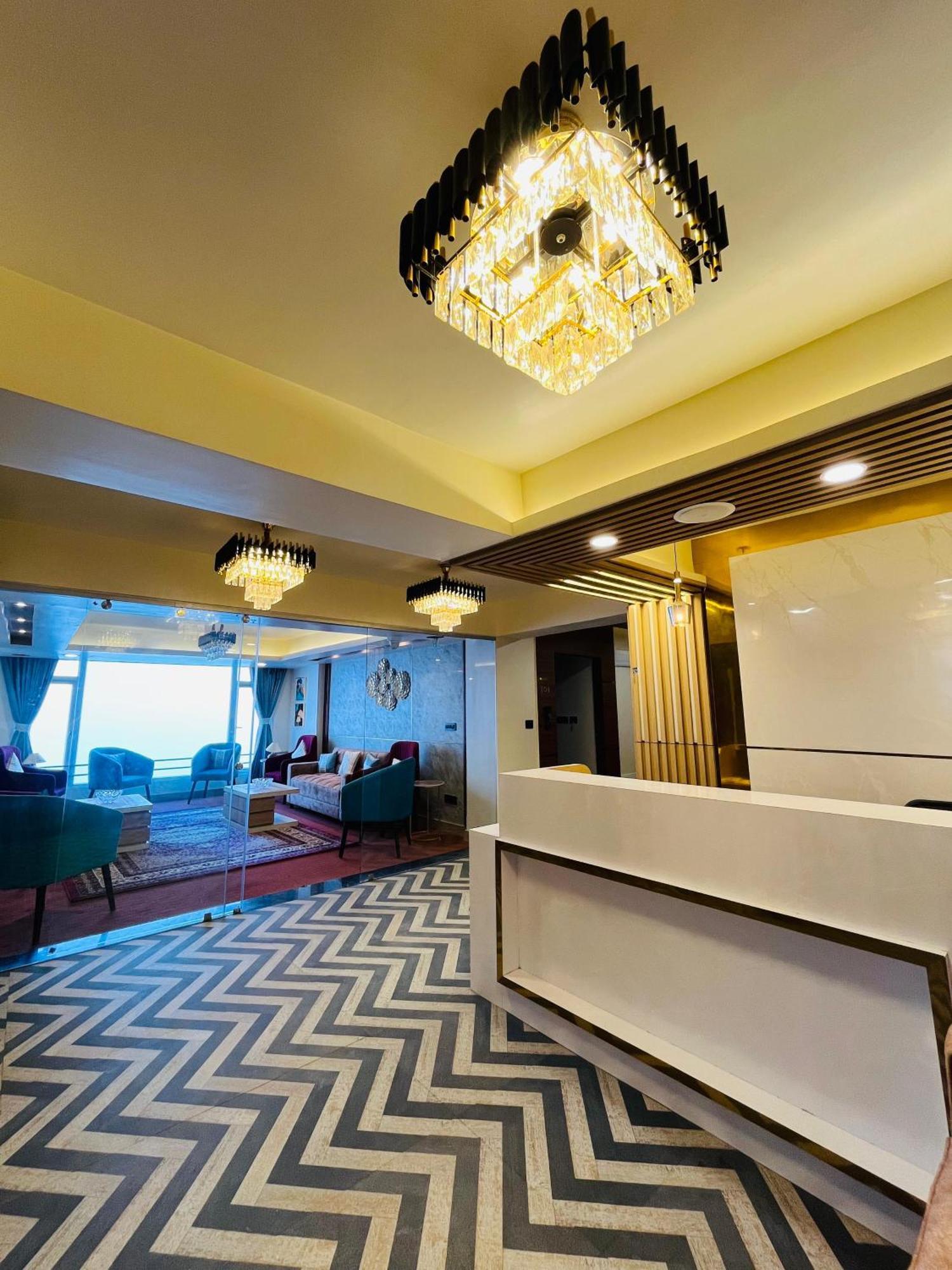 Luxury Stay At Hotel Broadway Boutique Mall Road Chowrasta Near Mahakal Temple Darjeeling  Buitenkant foto