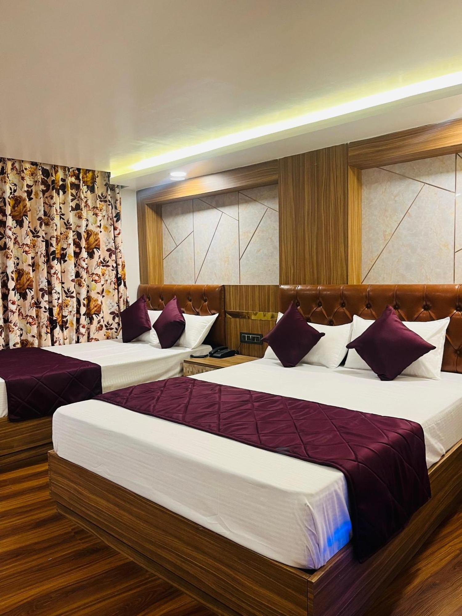 Luxury Stay At Hotel Broadway Boutique Mall Road Chowrasta Near Mahakal Temple Darjeeling  Buitenkant foto