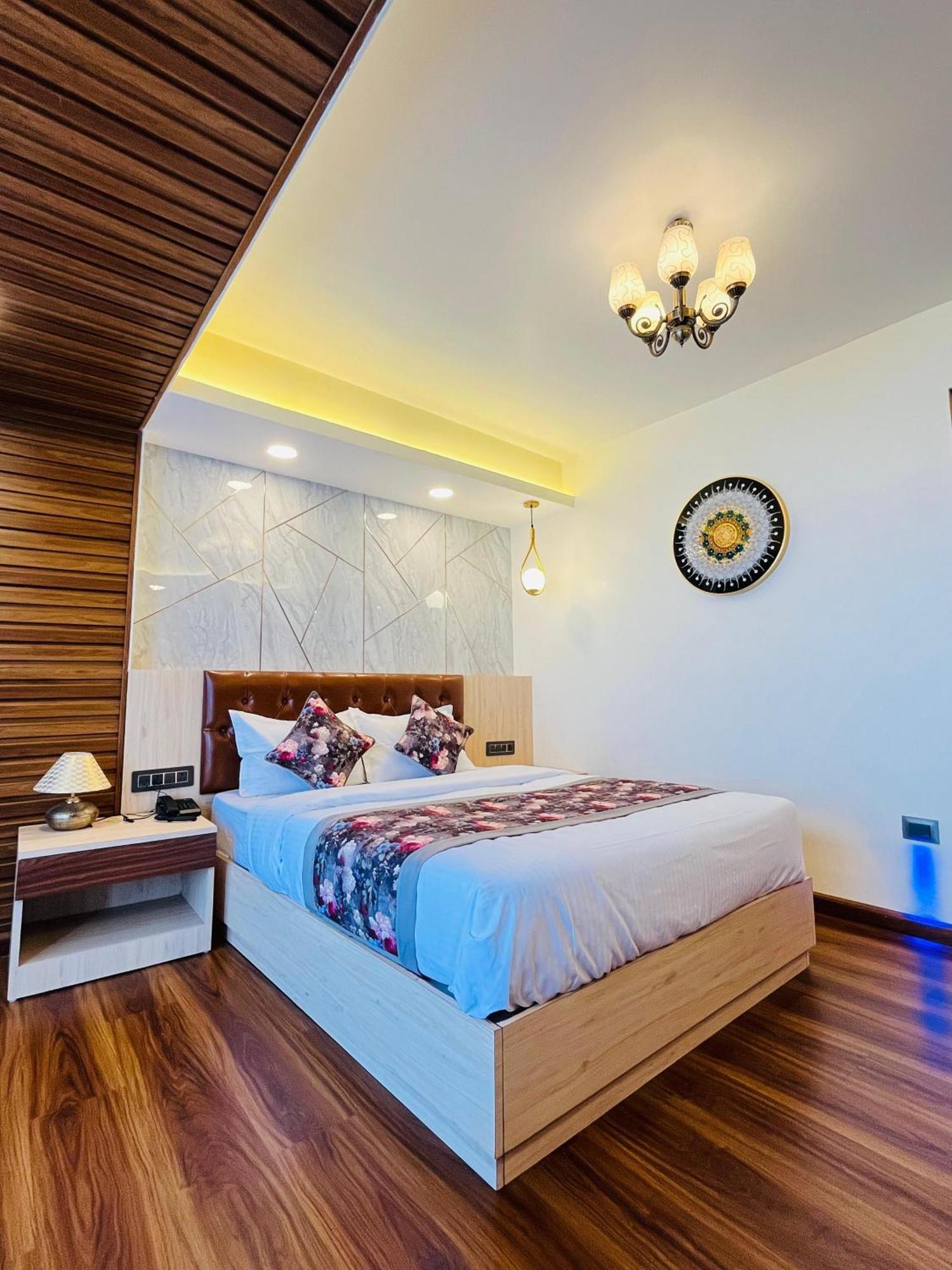 Luxury Stay At Hotel Broadway Boutique Mall Road Chowrasta Near Mahakal Temple Darjeeling  Buitenkant foto