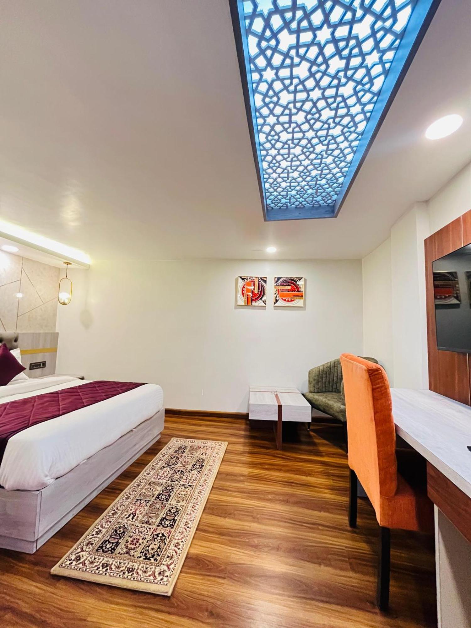 Luxury Stay At Hotel Broadway Boutique Mall Road Chowrasta Near Mahakal Temple Darjeeling  Buitenkant foto