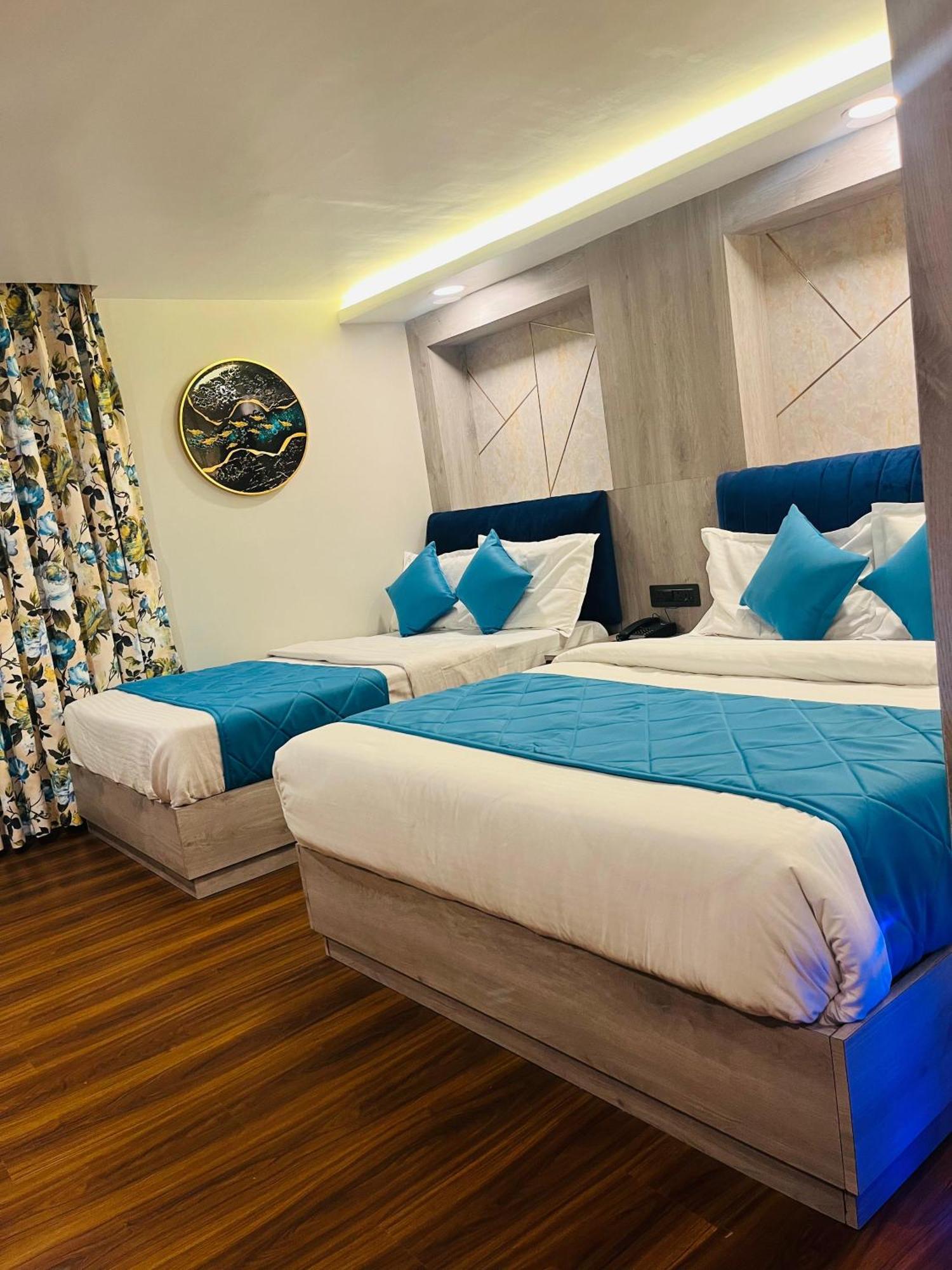 Luxury Stay At Hotel Broadway Boutique Mall Road Chowrasta Near Mahakal Temple Darjeeling  Buitenkant foto