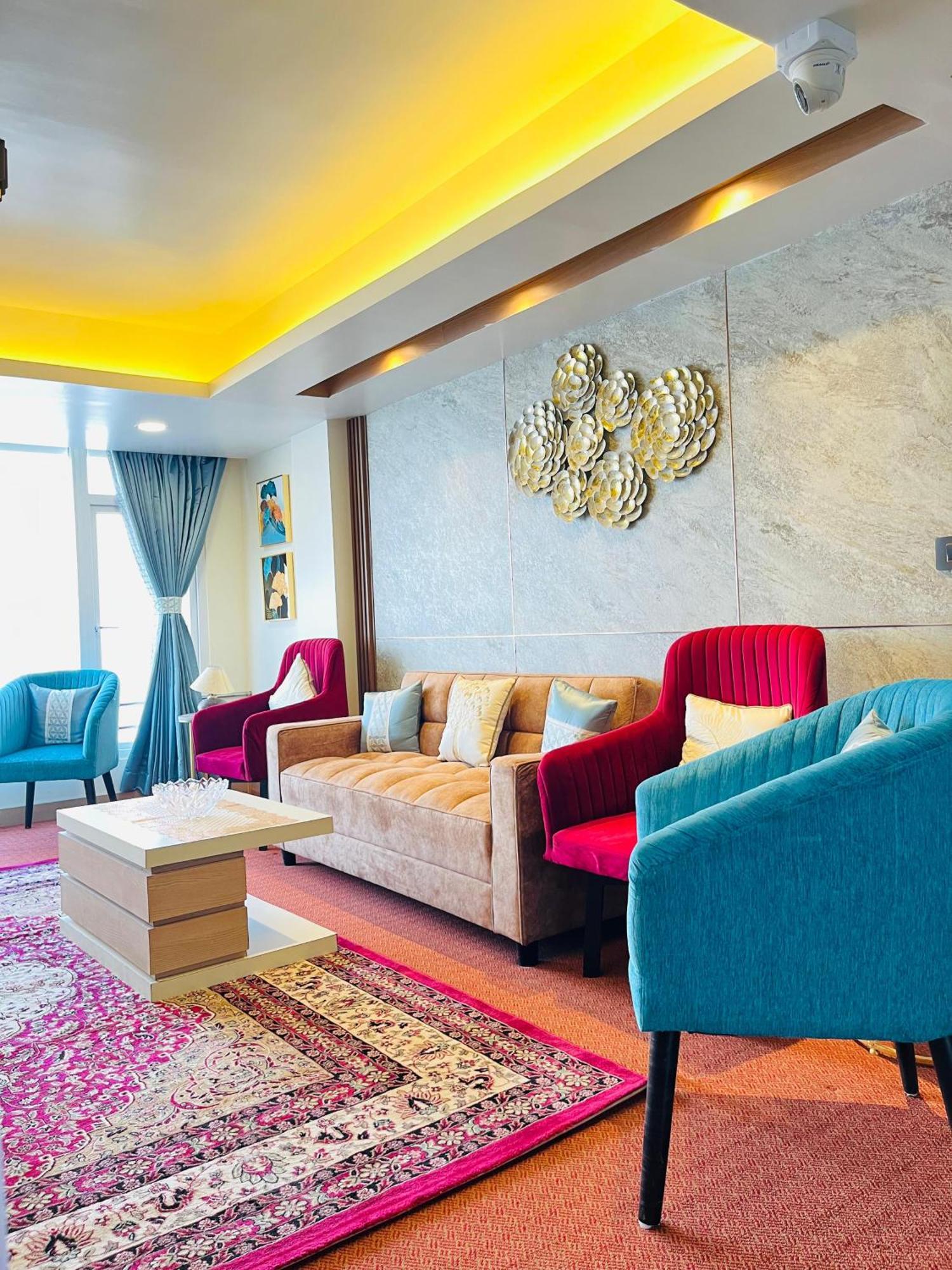 Luxury Stay At Hotel Broadway Boutique Mall Road Chowrasta Near Mahakal Temple Darjeeling  Buitenkant foto