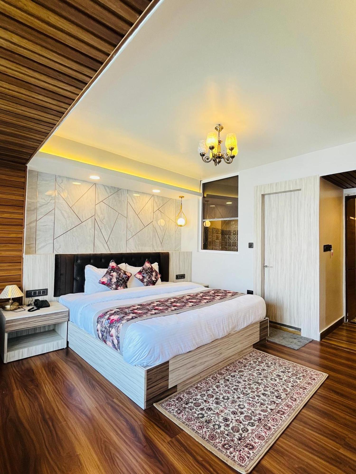 Luxury Stay At Hotel Broadway Boutique Mall Road Chowrasta Near Mahakal Temple Darjeeling  Buitenkant foto
