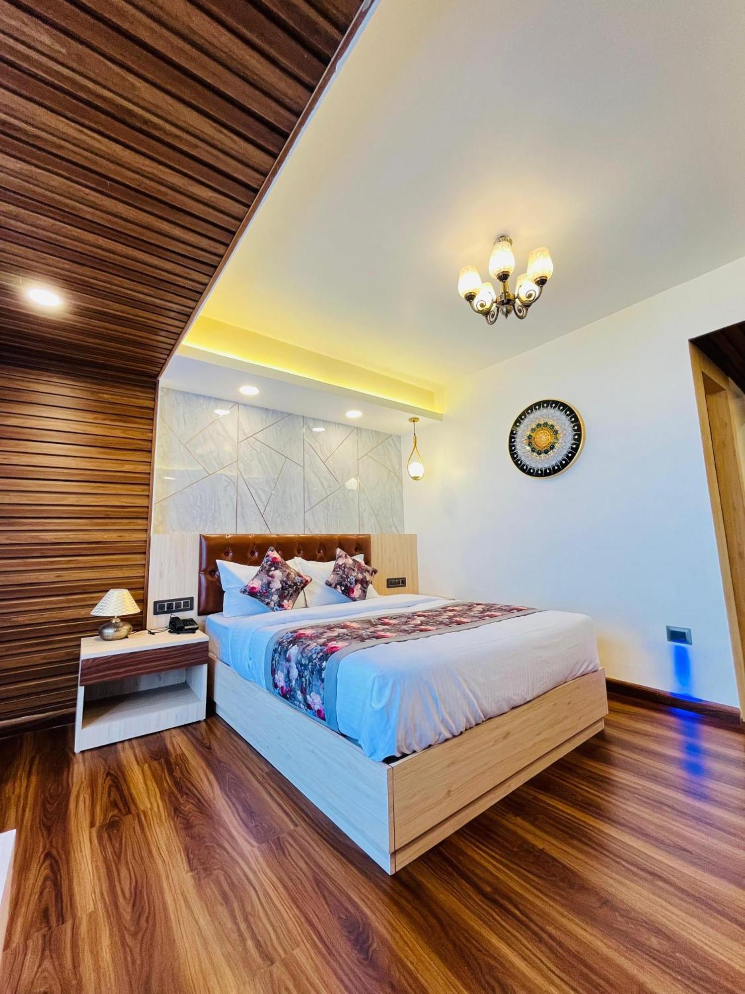 Luxury Stay At Hotel Broadway Boutique Mall Road Chowrasta Near Mahakal Temple Darjeeling  Buitenkant foto