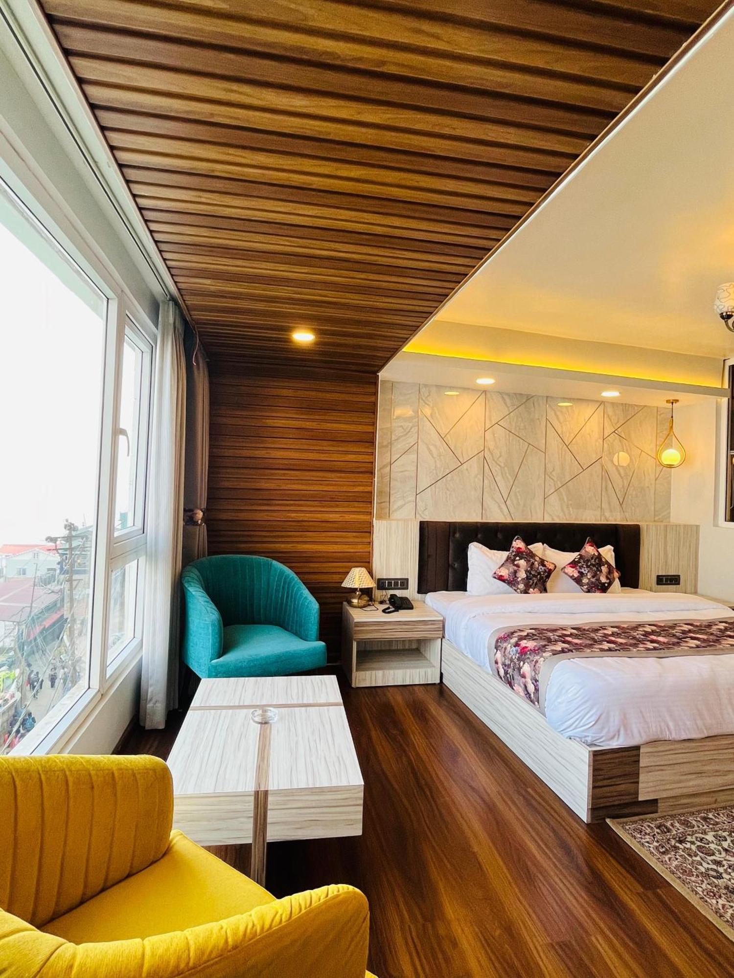 Luxury Stay At Hotel Broadway Boutique Mall Road Chowrasta Near Mahakal Temple Darjeeling  Buitenkant foto