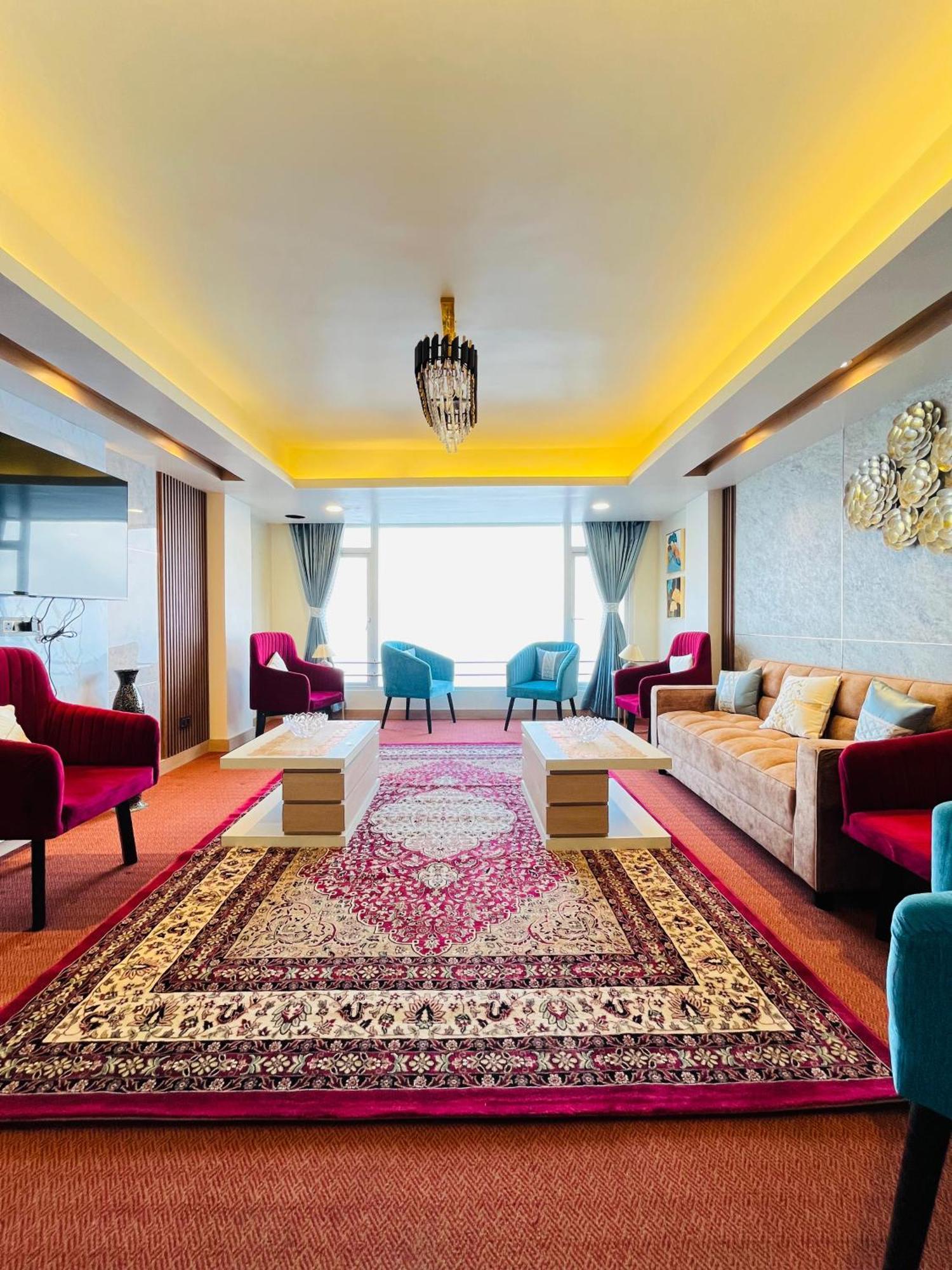 Luxury Stay At Hotel Broadway Boutique Mall Road Chowrasta Near Mahakal Temple Darjeeling  Buitenkant foto