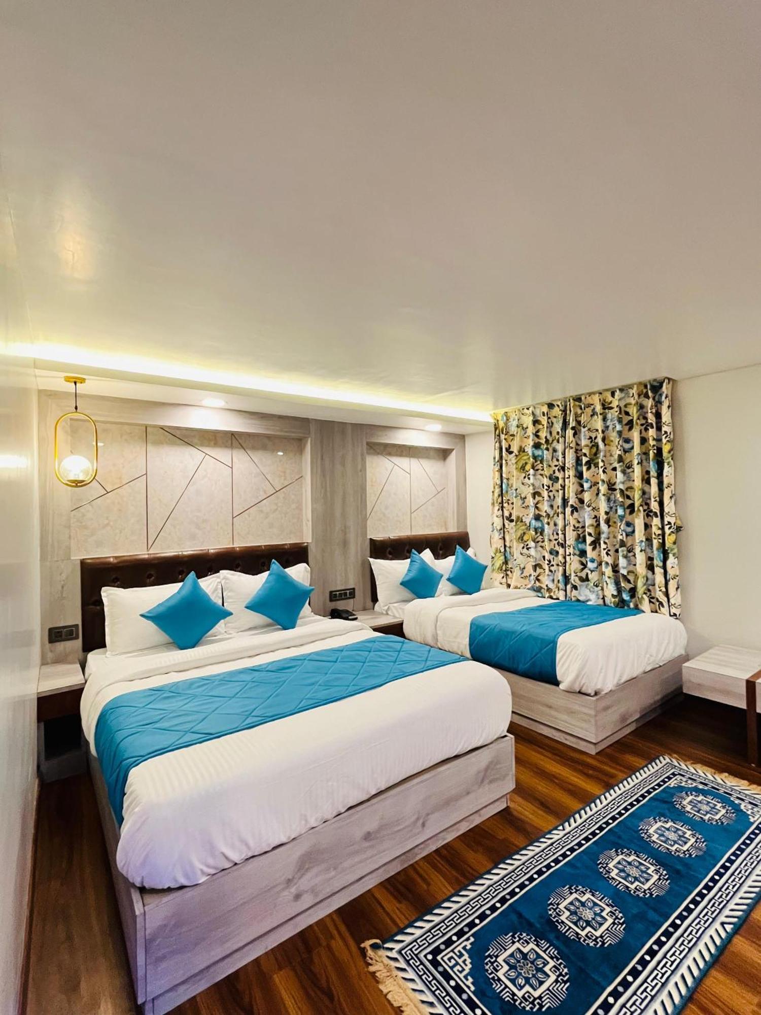 Luxury Stay At Hotel Broadway Boutique Mall Road Chowrasta Near Mahakal Temple Darjeeling  Buitenkant foto
