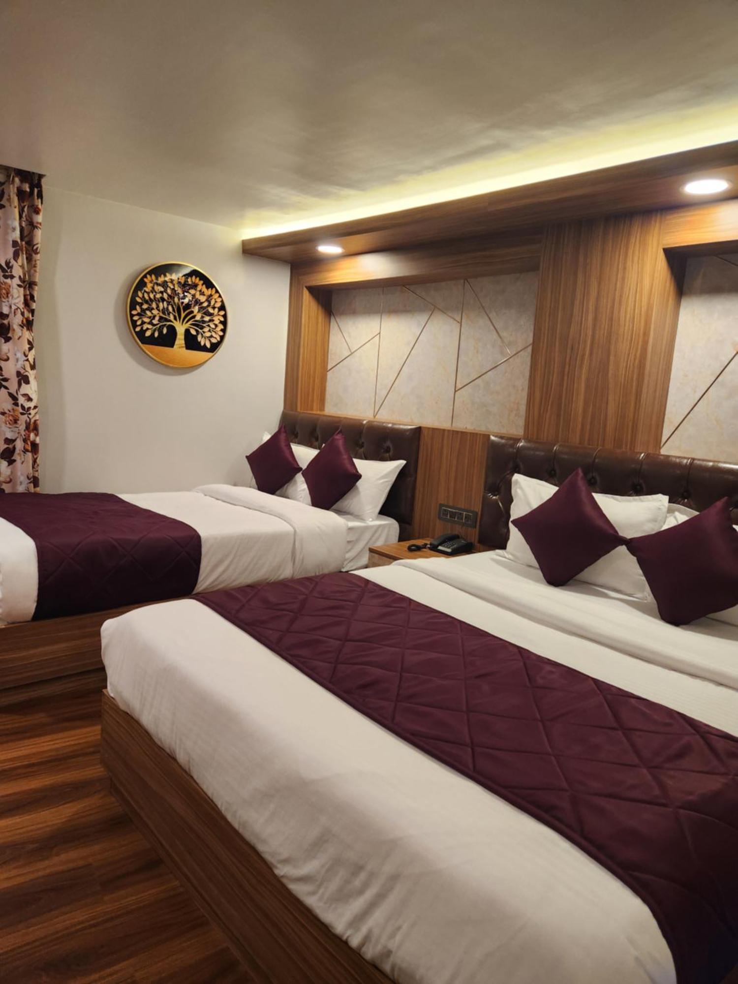 Luxury Stay At Hotel Broadway Boutique Mall Road Chowrasta Near Mahakal Temple Darjeeling  Buitenkant foto