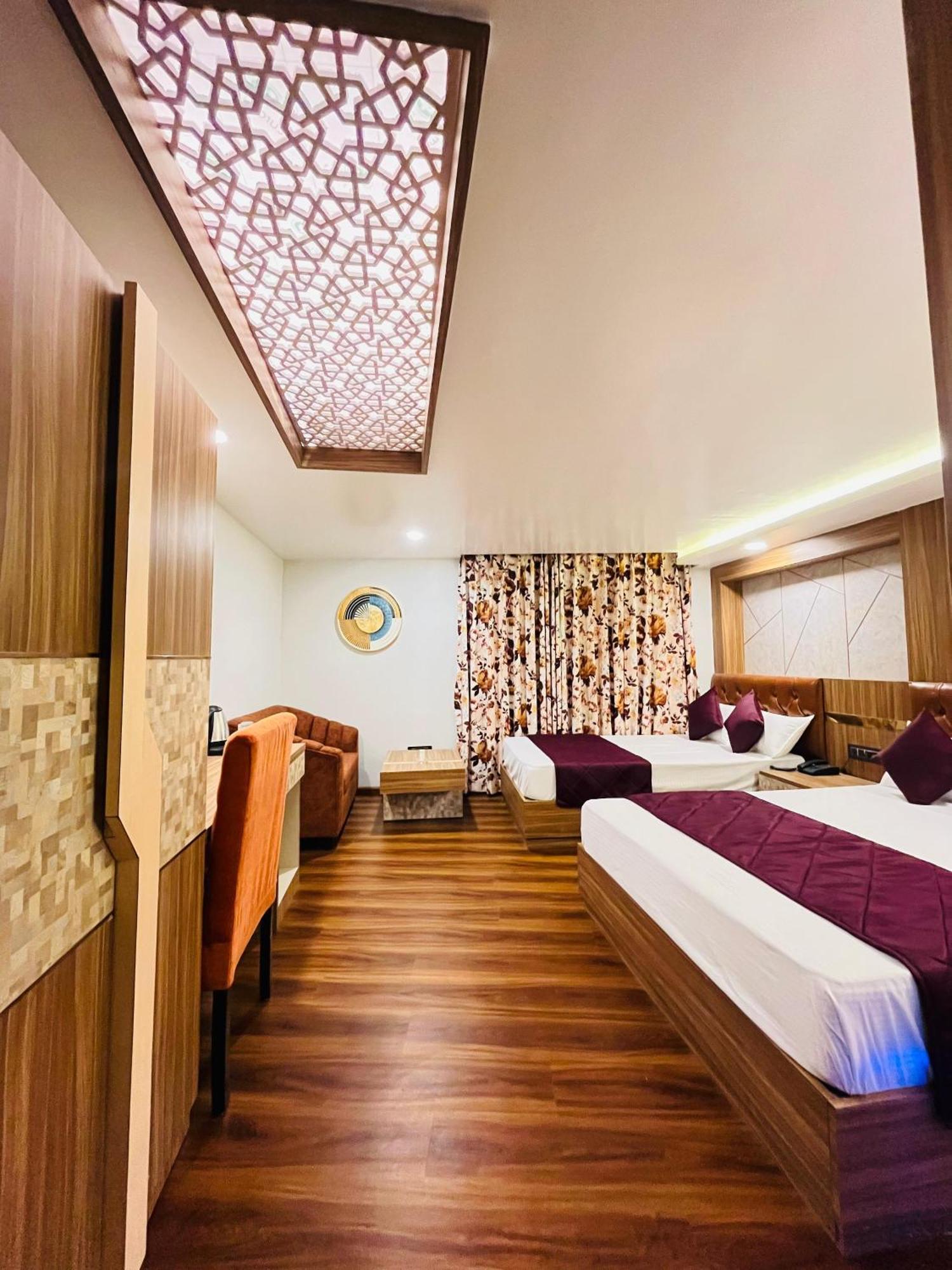 Luxury Stay At Hotel Broadway Boutique Mall Road Chowrasta Near Mahakal Temple Darjeeling  Buitenkant foto