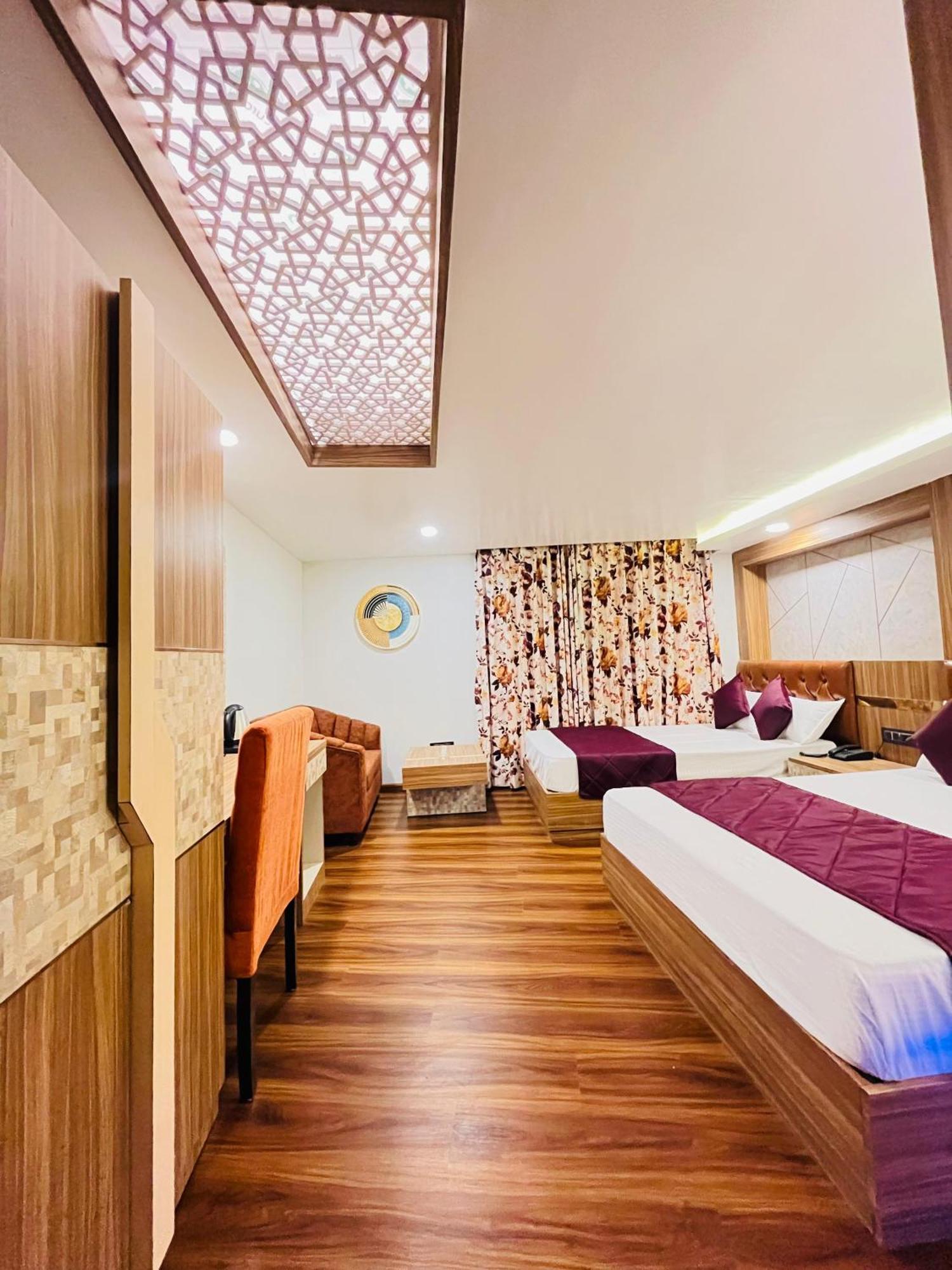 Luxury Stay At Hotel Broadway Boutique Mall Road Chowrasta Near Mahakal Temple Darjeeling  Buitenkant foto