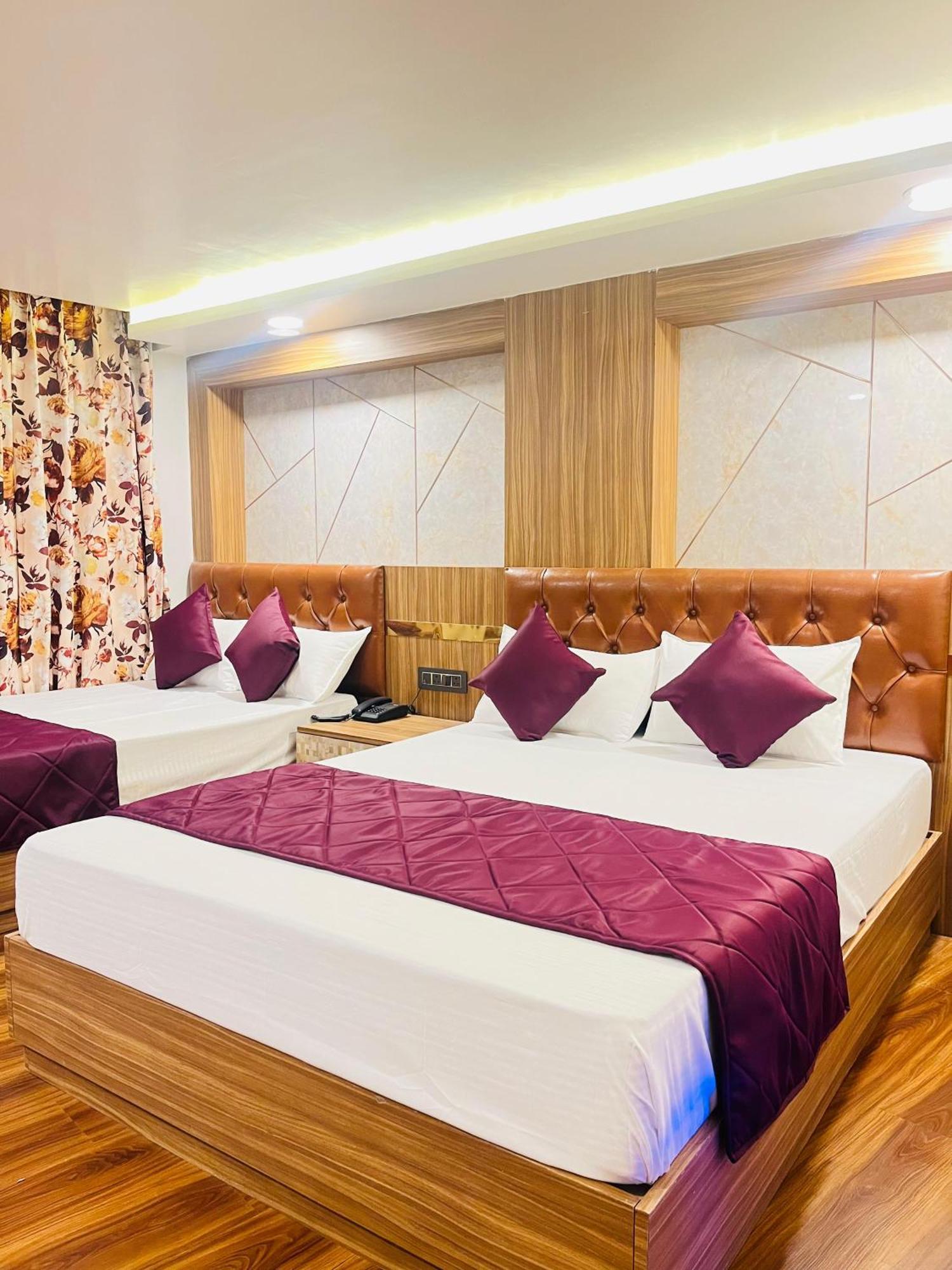 Luxury Stay At Hotel Broadway Boutique Mall Road Chowrasta Near Mahakal Temple Darjeeling  Buitenkant foto