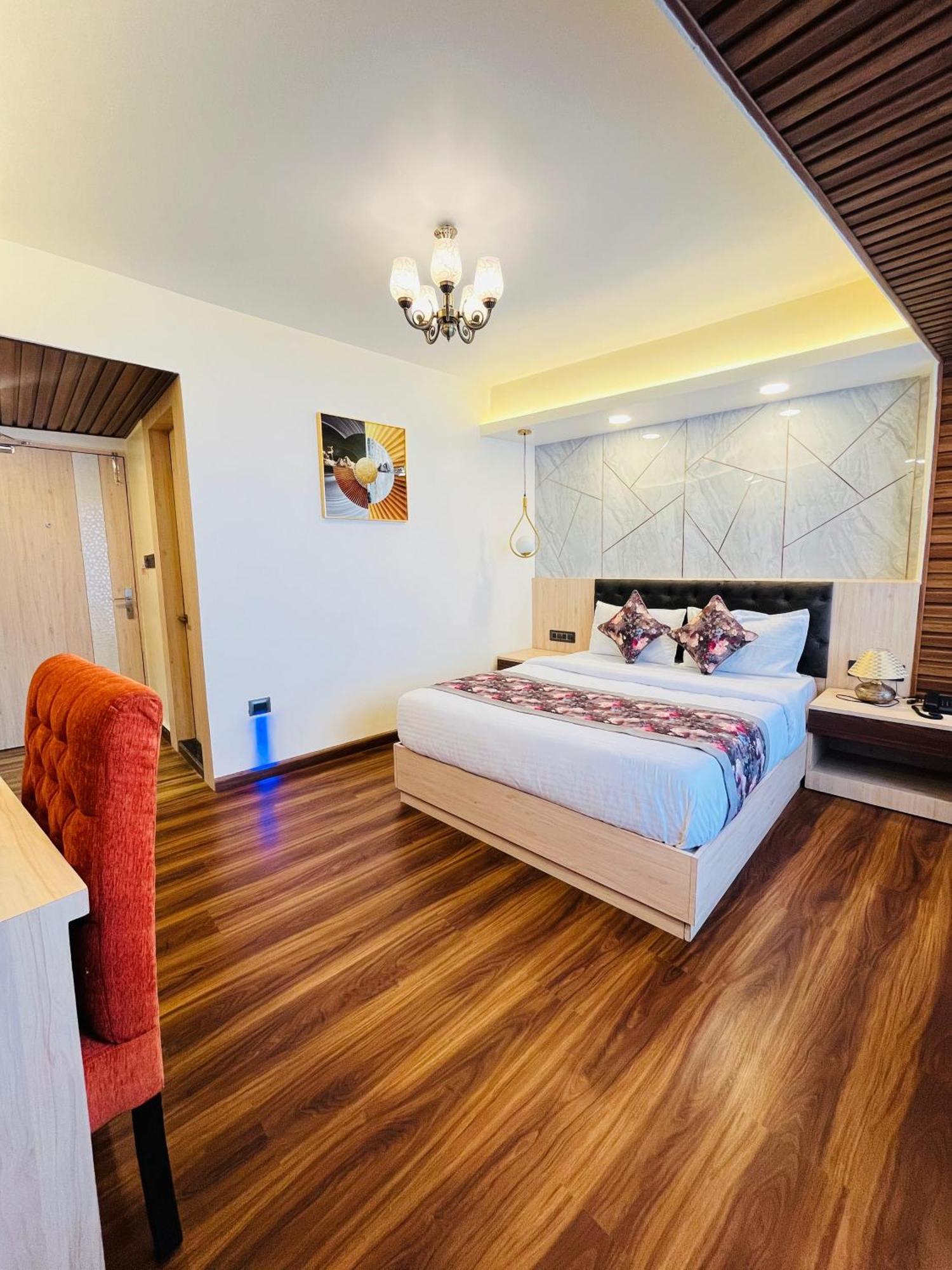 Luxury Stay At Hotel Broadway Boutique Mall Road Chowrasta Near Mahakal Temple Darjeeling  Buitenkant foto