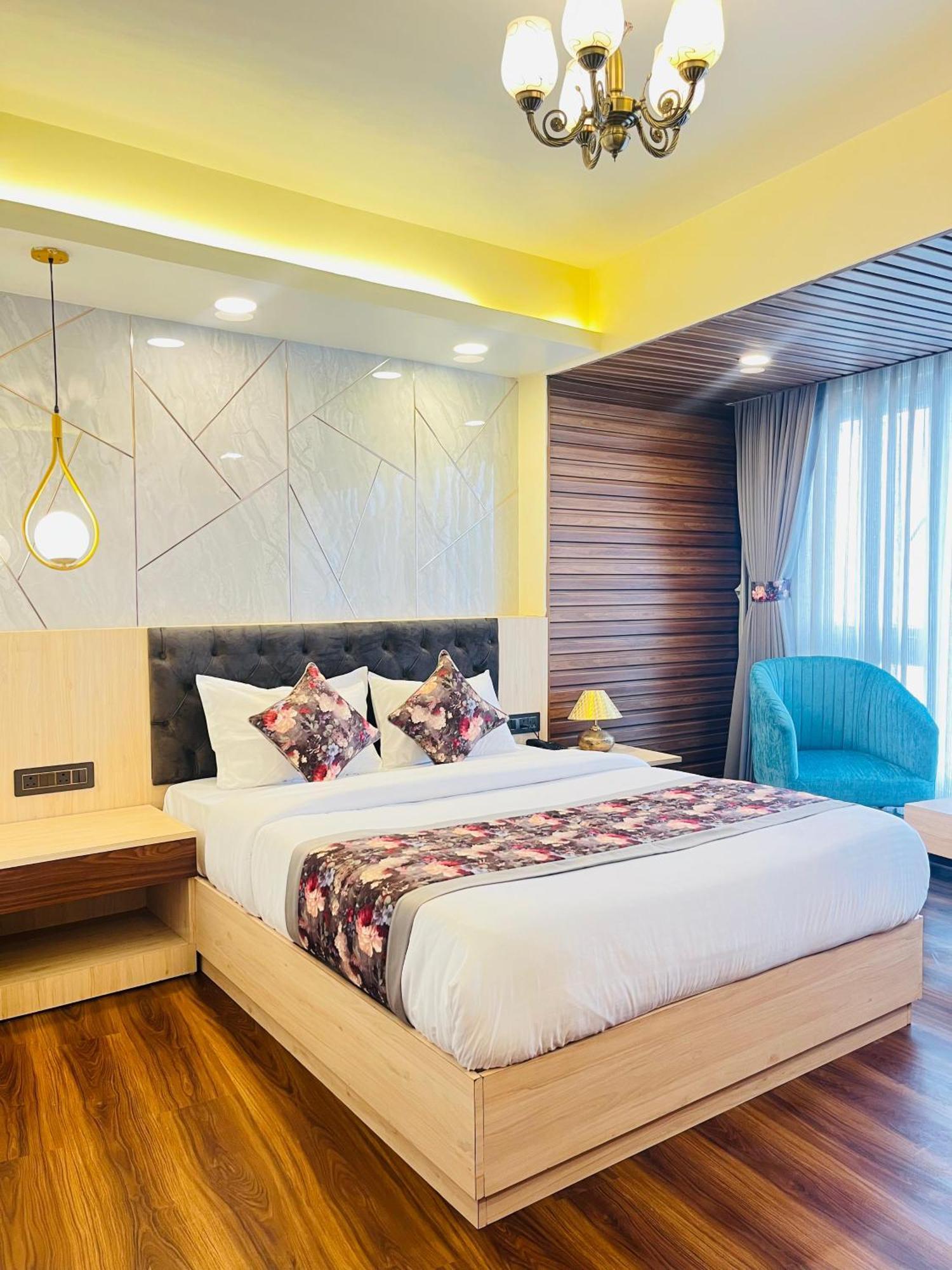 Luxury Stay At Hotel Broadway Boutique Mall Road Chowrasta Near Mahakal Temple Darjeeling  Buitenkant foto